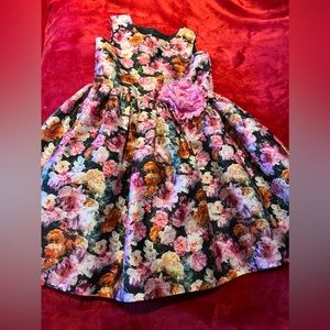 Beautiful floral dress in size 6x fully line with layers.